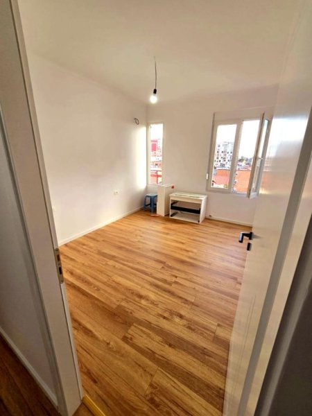 Apartament 2+1 në shitje Profarma 132.000 euro
