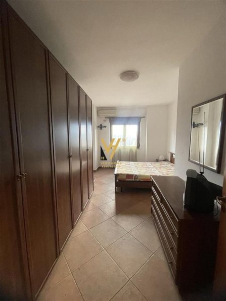 JEPET APARTAMENT 2+1+2+ BLK ME QERA NE QENDER 800 EURO