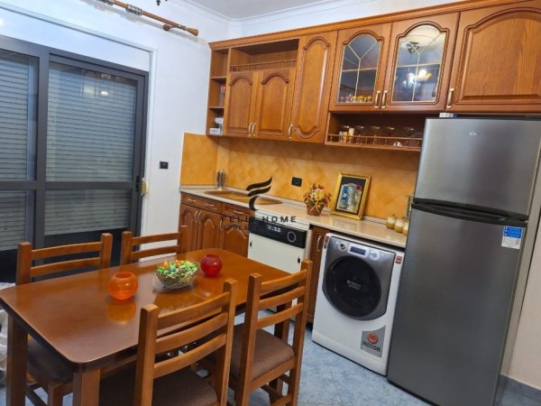 APARTAMENT ME QERA,BULEVARDI I RI,420 EURO.