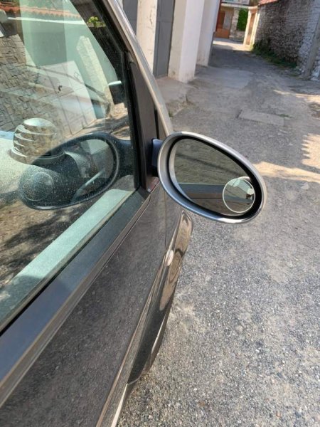 Tirane, shitet makine smart For two Viti 2005, 2.200 Euro