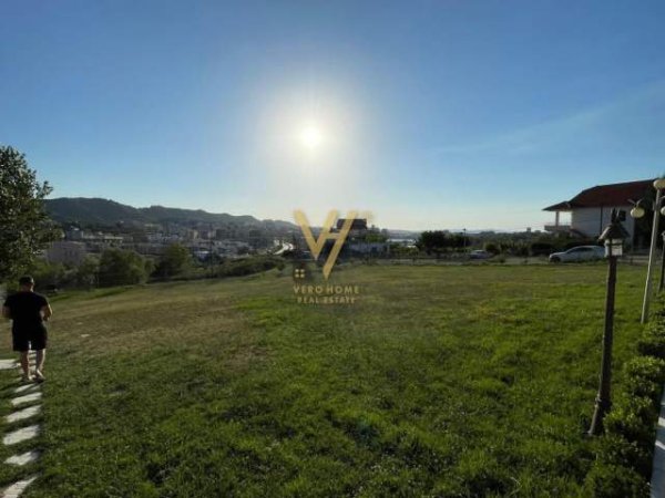 Tirane, shes truall 4.000 m² 1.300.000 Euro (RRUGA HIQMET BUZI)