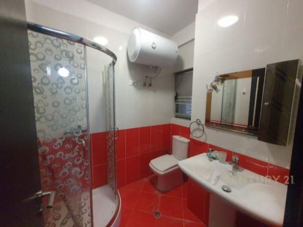 Tirane, jepet me qera apartament 2+1 Kati 2, 112 m² 500 Euro (Selvia)