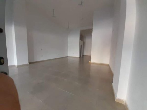 Tirane, shitet dyqan Kati 0, 63 m² 85.000 Euro (Astir)