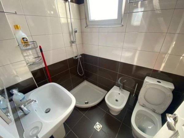 Tirane, jepet me qera garsonier 1+1 Kati 3, 40 m² 260 Euro (Rruga 5-Maji)