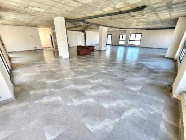 OFERTE (1153€/m²): Amb **Open Space 320.7m2 ( te Casa Italia - Dogana | Buze Autostrade) 100% i Ri - Me 3 Poste Parkimi te Perfshira ne Cmim - 3,5m Lartesi + Mnd Ndarje