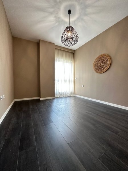 Shitet, Apartament,1+1,Rruga Barrikadave , Tiranë - 169,000€ | 64.2 m²