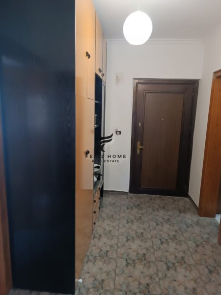 APARTAMENT ME QERA,PAZARI I RI,500 EURO.