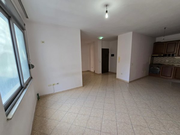Apartament 2+1 në shitje Rr. e Kavajës prane qendres "Globe" 185.000 euro