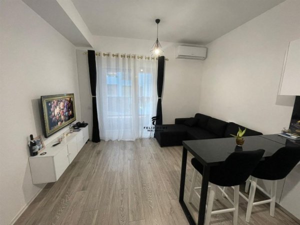 APARTAMENT ME QERA,KOMPLEKSI MANGALEM,450 EURO.