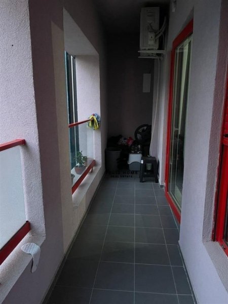 APARTAMENT ME QERA,KOMPLEKSI MANGALEM,450 EURO.