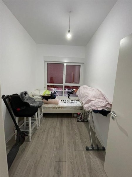 APARTAMENT ME QERA,KOMPLEKSI MANGALEM,450 EURO.