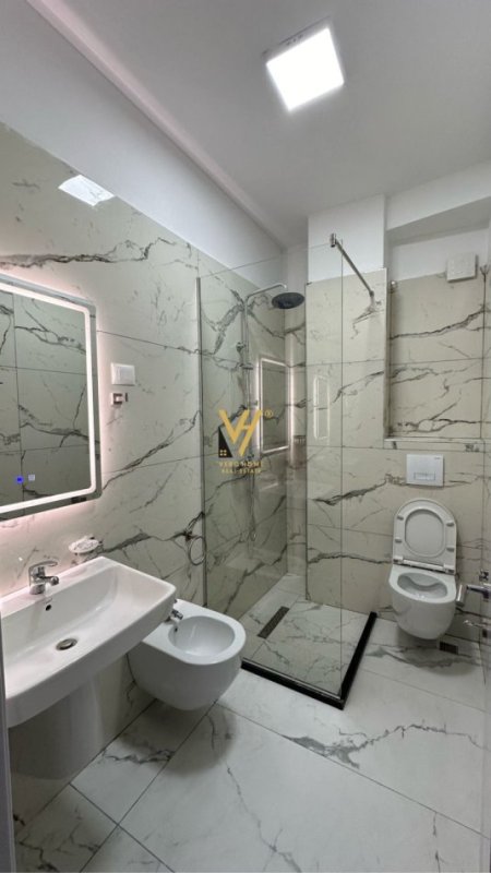JEPET APARTAMENT 2+1+2+BLK ME QERA TEK SHKOLLA PARTIZANI 700 EURO
