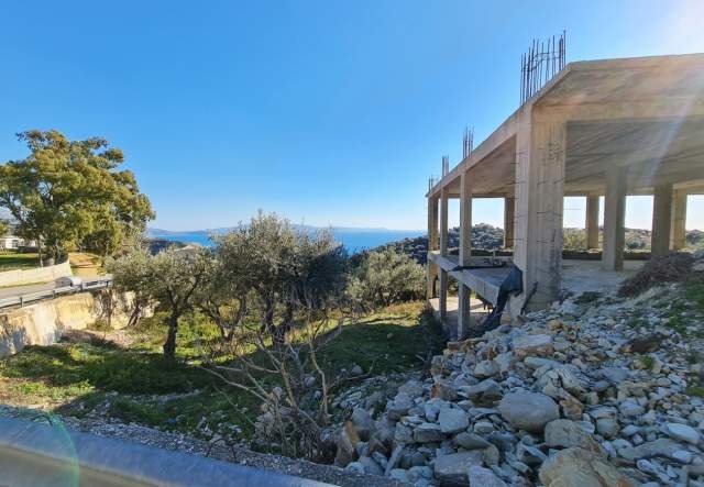 SHITET NDËRTESË + TOKË ULLISHTE NË FSHATIN PIQERAS, HIMARË, 3.000 m² 430.000 Euro (Sarande)