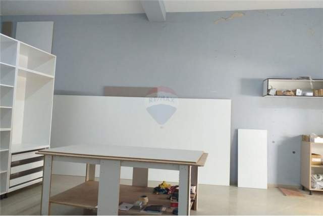 Tirane, shes dyqan Kati 0, 58 m² 120.000 Euro (astir)