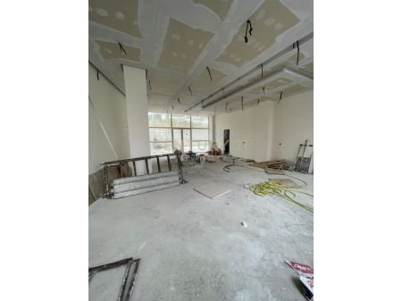 Tirane, shitet ambjent biznesi Kati 0, 111 m² 128.000 Euro