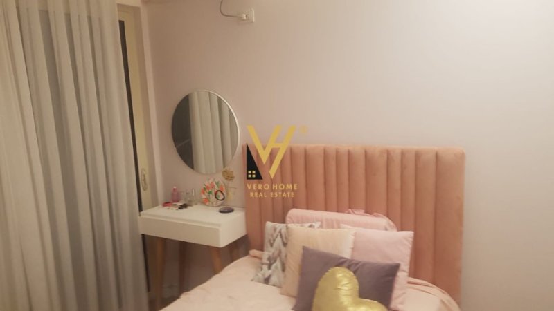 JEPET APARTAMENT 3+1+2 BLK ME QERA TE KOPSHTI BOTANIK 850 EURO