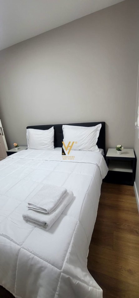 JEPET APARTAMENT 2+1 ME QERA TE KRYQEZIMI 21 DHJETORIT 900 EURO