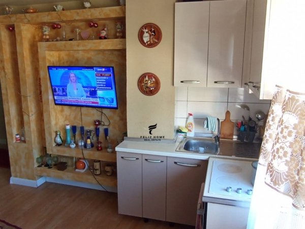 SHITET APARTAMENT,MATERNITETI I RI,75.000 EURO.