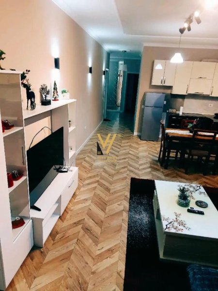 JEPET APARTAMENT 2+1+2 ME QERA TE KOPSHTI BOTANIK 900 EURO