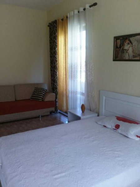 POGRADEC, jap me qera apartament 2+1+BLK 10 metra larg liqenit 100 m² (Perballe turismit, ne qender)