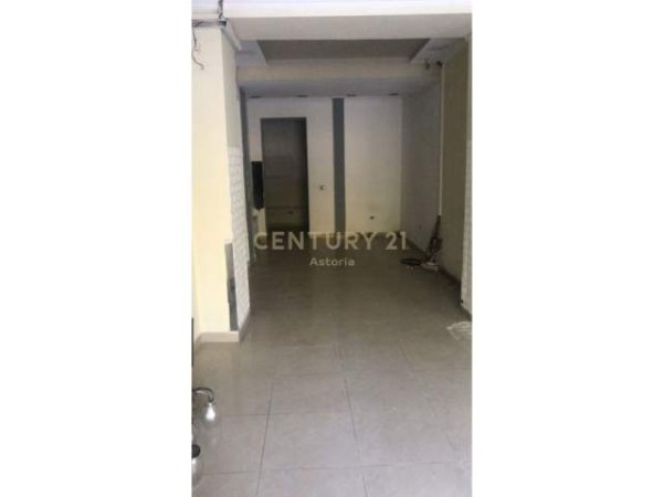Tirane, shitet lokal Kati 0, 61 m² 180.000 Euro (marteniteti i ri)
