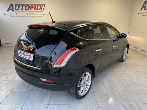 Tirane, shes makine Lancia delta Viti 2010, 5.400 Euro