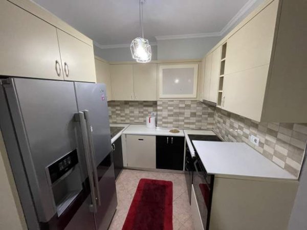 Tirane, jepet me qera apartament 2+1+BLK Kati 5, 110 m² 400 Euro (Bulevardi Zhan D'Ark)
