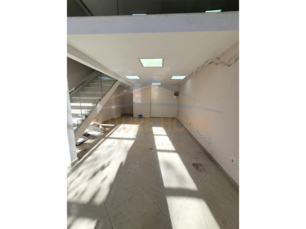 Shitet, Ambjent Biznesi, Jordan Misja, Tiranë