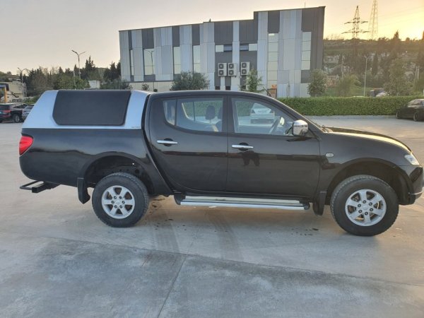 Fier, shes Pick-Up Mitsubishi L 200 2,5 DIO Manual Viti 2014