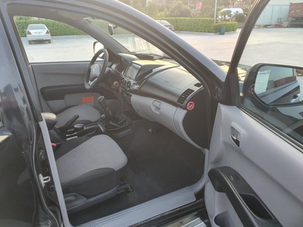 Fier, shes Pick-Up Mitsubishi L 200 2,5 DIO Manual Viti 2014