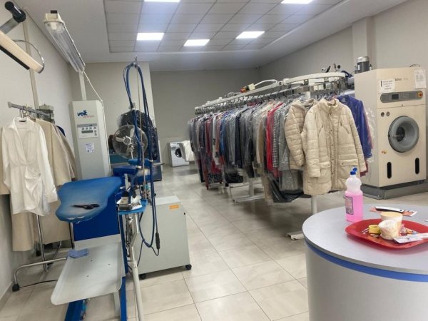Ambjent biznesi+biznes në shitje, Kristal Center