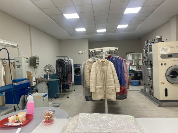Ambjent biznesi+biznes në shitje, Kristal Center