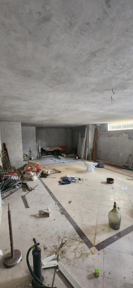Ambjent biznesi në shitje, Sarandë