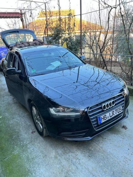 Tirane, shes makine Audi A 4 Viti 2012, 11.000 Euro