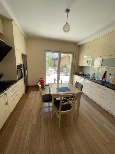 Tirane, jepet me qera Vile 3 Katshe Kati 1, 2.000 Euro
