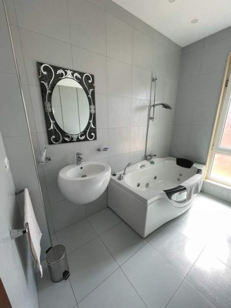 Tirane, jepet me qera Vile 3 Katshe Kati 1, 2.000 Euro