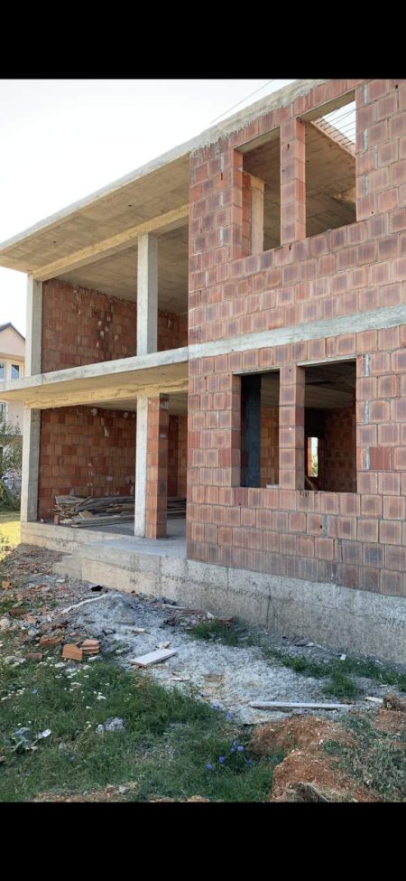 Kukes, shes 650 m² 100.000 Euro (Rruga Malësia)