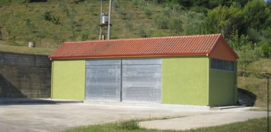 Shitet toke me 2 objekte biznesi ne Kombinat 480.000 euro