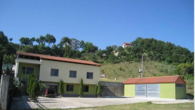 Shitet toke me 2 objekte biznesi ne Kombinat 480.000 euro