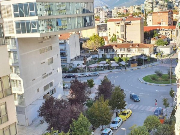 Dyqan në shitje Komuna e Parisit 70.000 euro