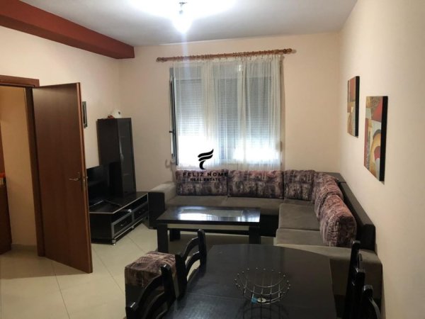 APARTAMENT ME QERA,KOMPLEKSI HALILI,50.000 LEKE.