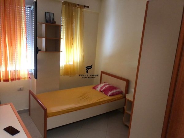APARTAMENT ME QERA,KOMPLEKSI HALILI,50.000 LEKE.