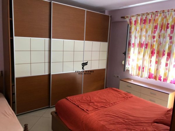 APARTAMENT ME QERA,KOMPLEKSI HALILI,50.000 LEKE.
