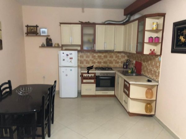 APARTAMENT ME QERA,KOMPLEKSI HALILI,50.000 LEKE.