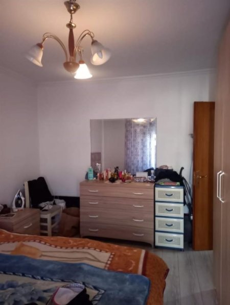 Shitet Apartament 1+1 ( 21 Dhjetori )