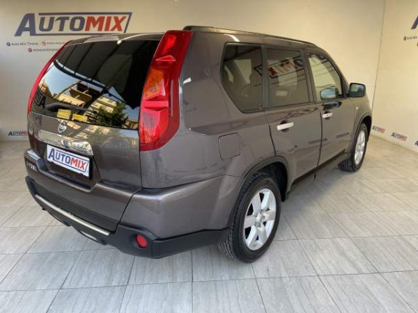 Tirane, shes makine Nissan x-trail Viti 2007, 7.600 Euro