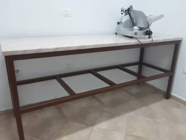 Tirane, shes Banak 2 m i gjatë me syprine kundër ujit, lavapjate