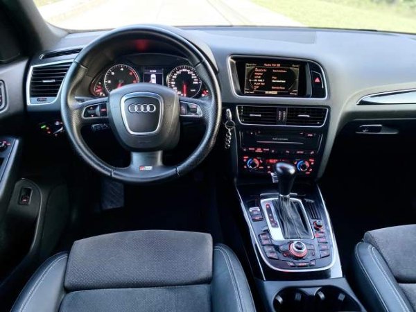 Tirane, shes makine Audi Q5 S - Line Viti 2010,