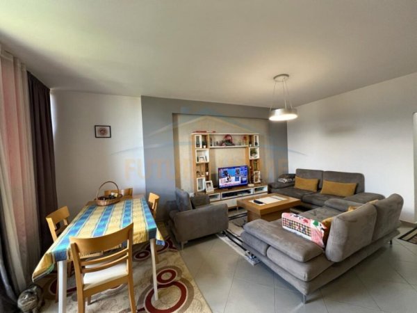 Shitet, Apartament 3+1+2, Kopshti Botanik, Tiranë. 170000 EURO