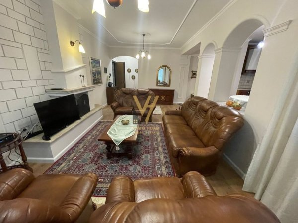 JEPET APARTAMENT 2+1+2 ME QERA TEK BLLOKU 800 EURO